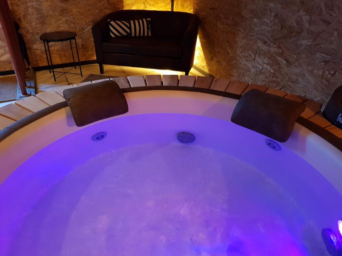 Au Soleil Vert - Chambre De Charme Avec Spa Et Sauna Prives Zeggers-Cappel Екстериор снимка